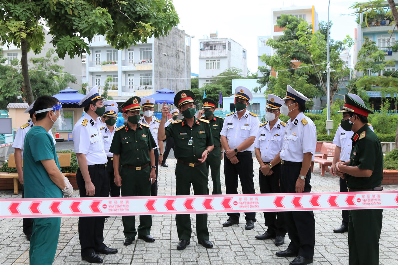 Bộ Quốc phòng kiểm tra công tác sản xuất và phòng chống dịch tại Tân cảng Sài Gòn