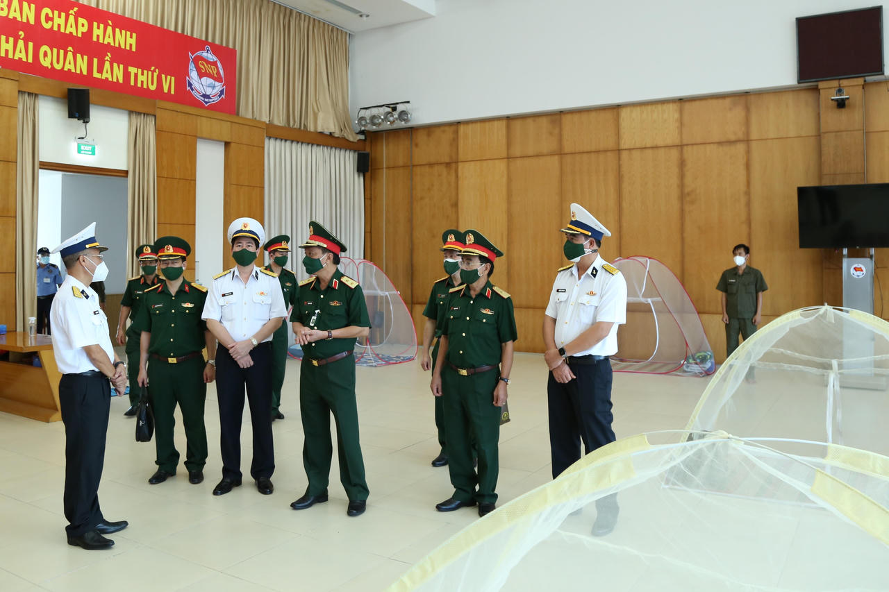 Bộ Quốc phòng kiểm tra công tác sản xuất và phòng chống dịch tại Tân cảng Sài Gòn