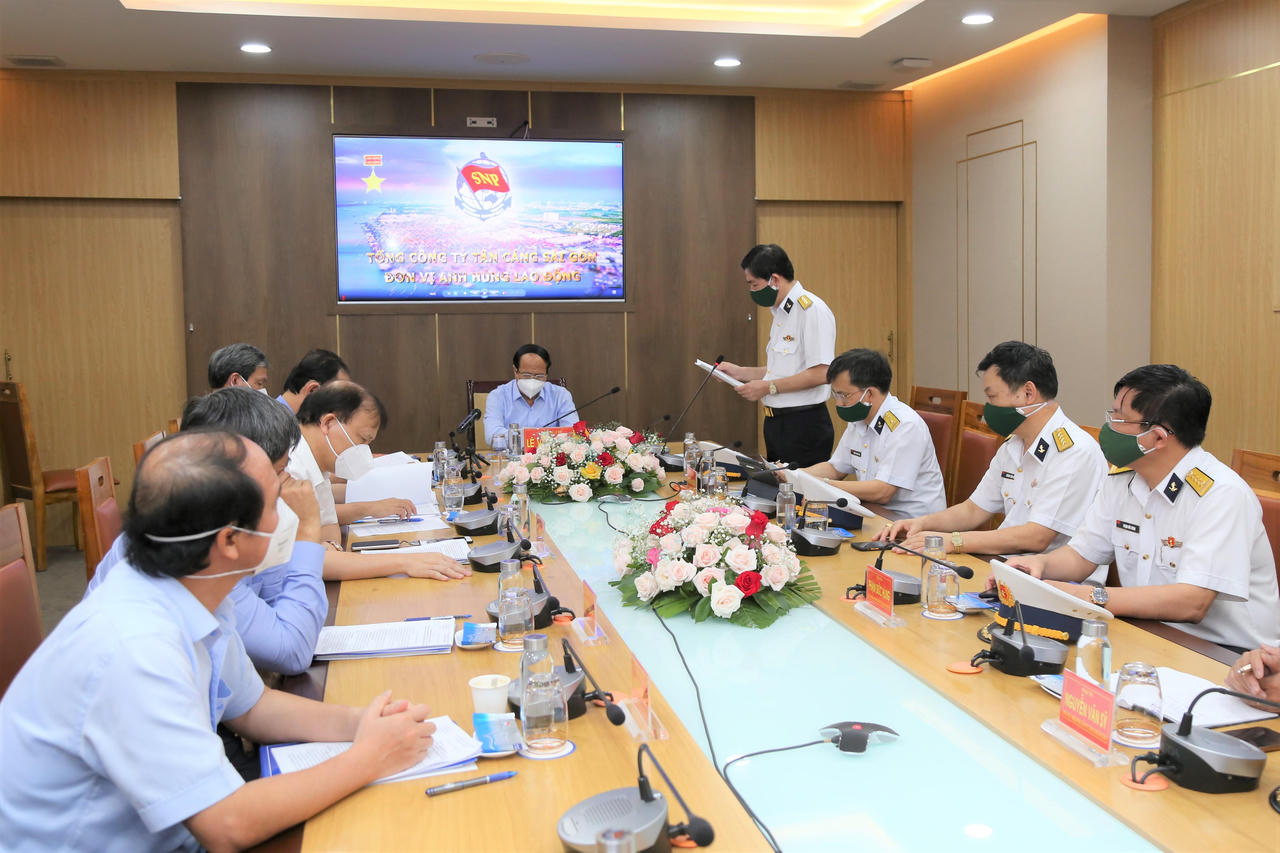 Phó Thủ tướng Lê Văn Thành kiểm tra công tác luân chuyển hàng hóa và phòng chống dịch tại Tổng công ty Tân cảng Sài Gòn