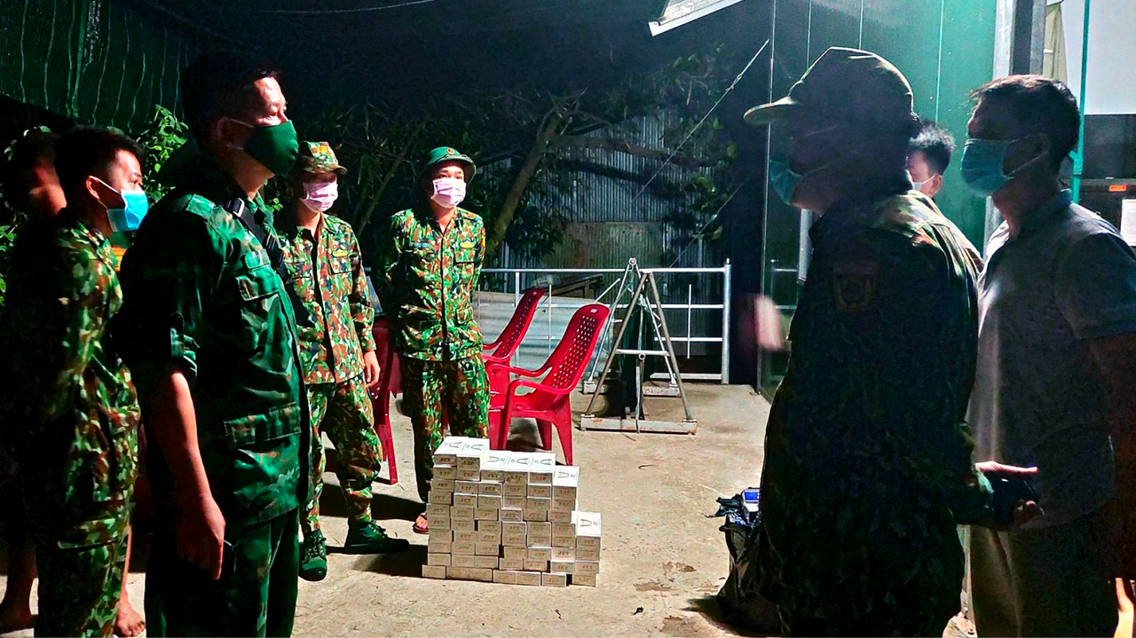 Phát hiện 1.000 gói thuốc lá nhập lậu tại biên giới Việt - Campuchia