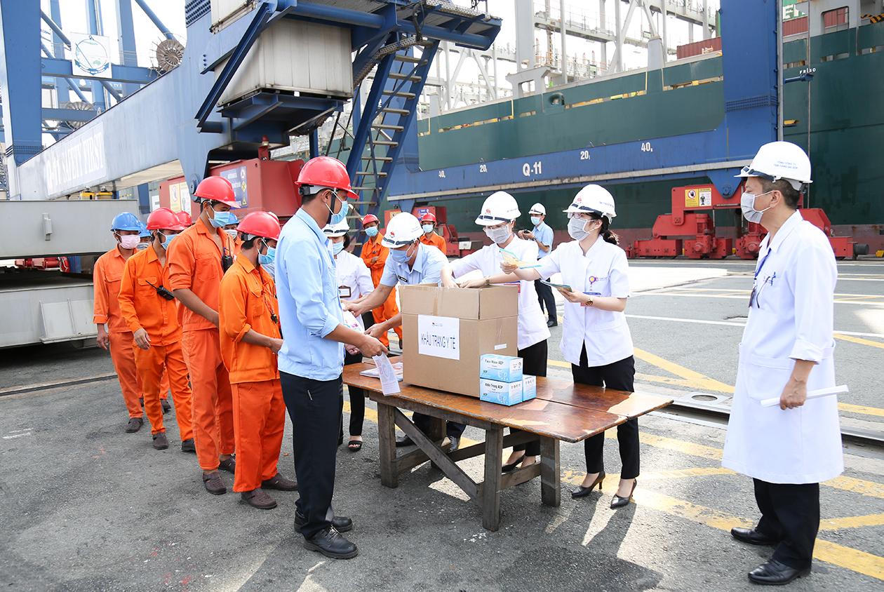 Trung tâm Y tế Tân cảng: 'Lá chắn' phòng vệ cho người lao động trong đại dịch COVID-19