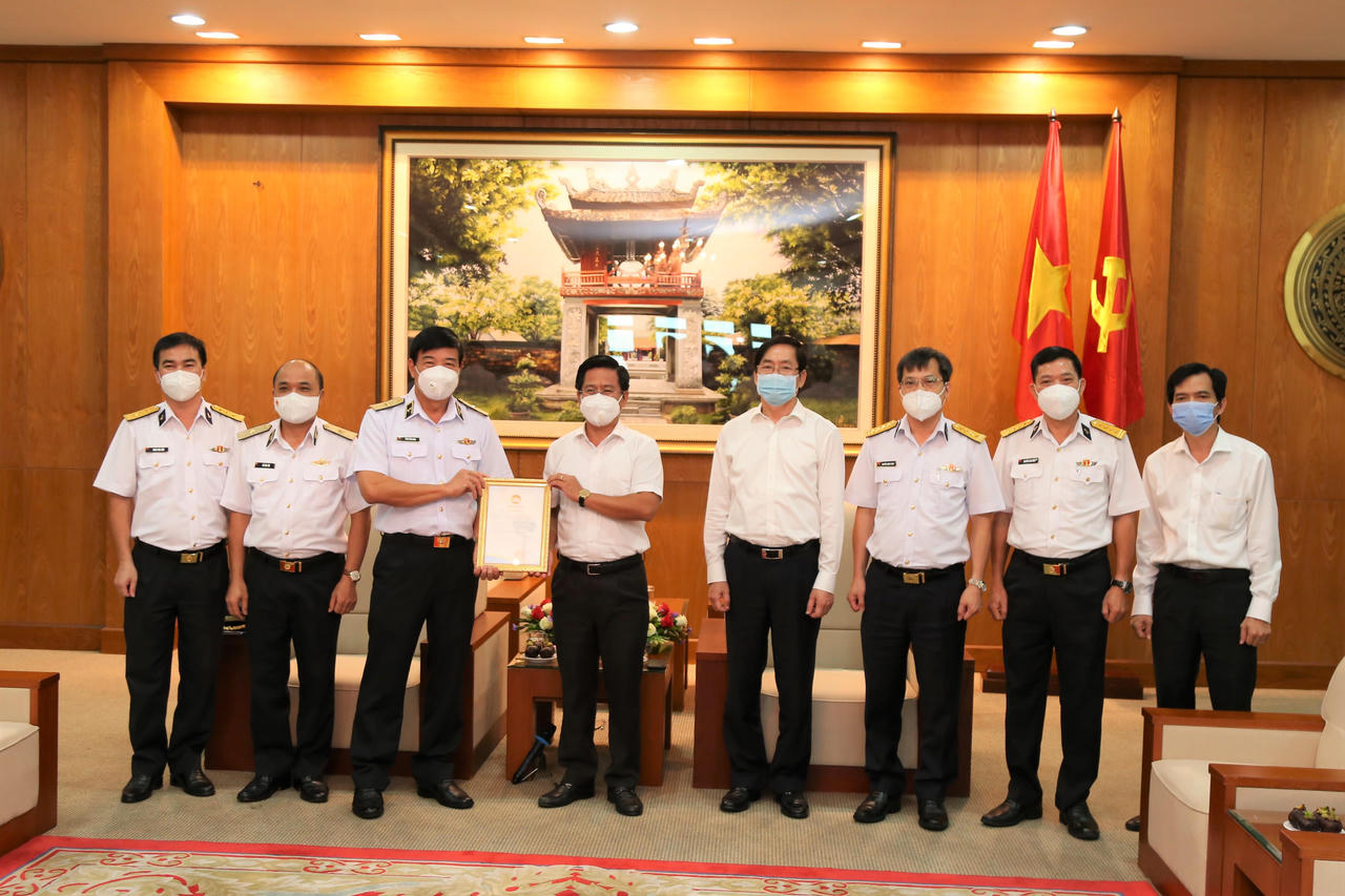 Quân chủng Hải quân hỗ trợ tỉnh Bà Rịa - Vũng Tàu 3 tỷ đồng kinh phí phòng, chống dịch COVID-19