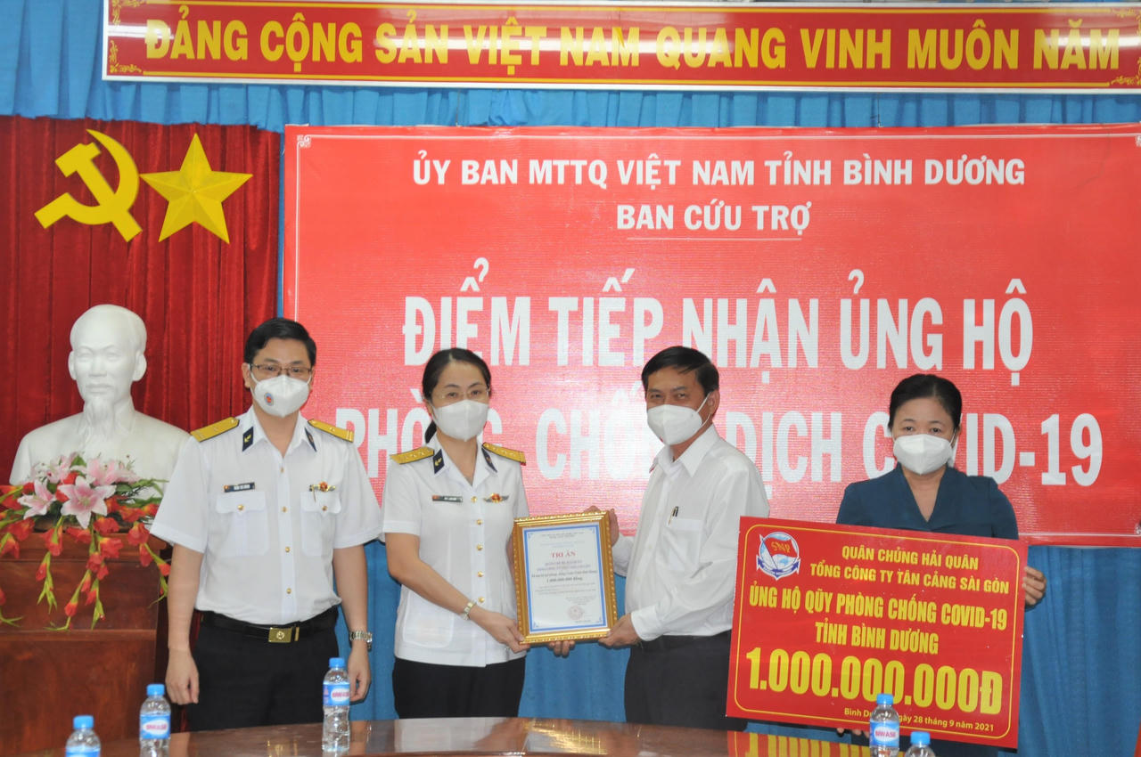Tổng Công ty Tân cảng Sài Gòn ủng hộ 1 tỷ đồng cho Quỹ phòng, chống COVID-19 tỉnh Bình Dương