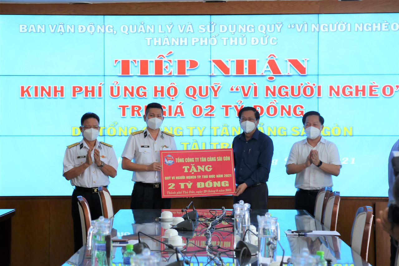 Tổng Công ty Tân cảng Sài Gòn ủng hộ 5 tỷ đồng cho TP Thủ Đức và Quỹ vì người nghèo