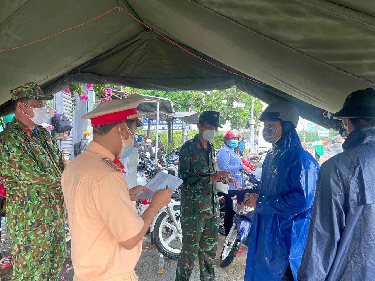 Tiền Giang lên phương án ứng phó khi người dân vẫn đổ về các tỉnh miền Tây