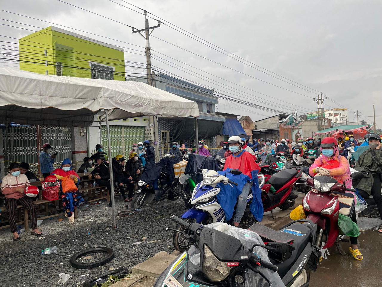 Bến Tre hỗ trợ người dân về quê tự phát