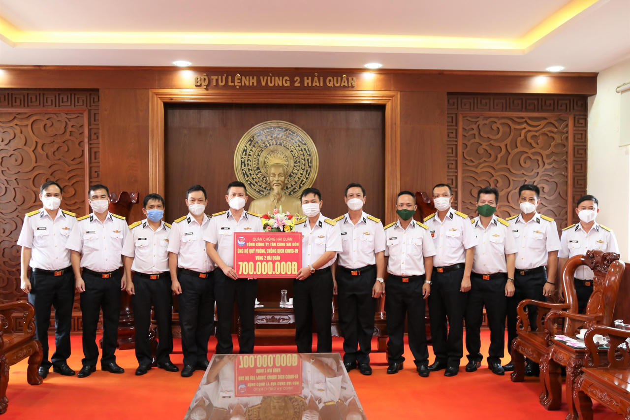 Tân cảng Sài Gòn hỗ trợ Vùng 2 Hải quân 700 triệu đồng kinh phí phòng, chống COVID-19