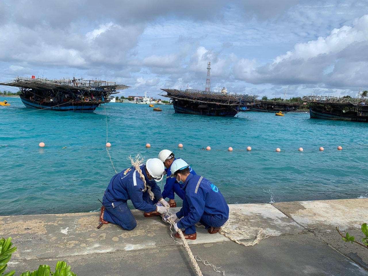 Gần 700 ngư dân đã vào tránh trú áp thấp nhiệt đới