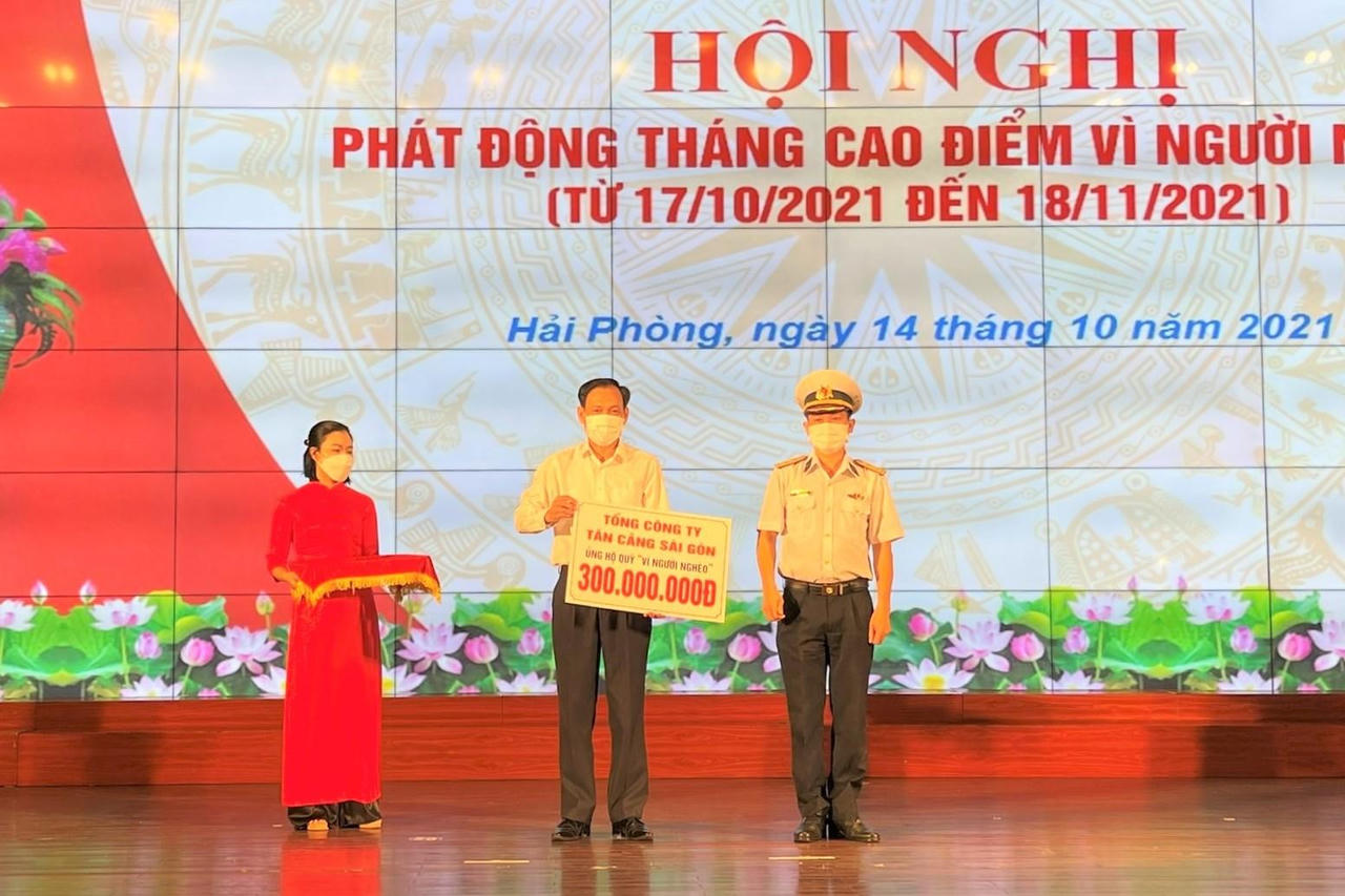 Tổng Công ty Tân cảng Sài Gòn ủng hộ 300 triệu đồng cho Quỹ “Vì người nghèo” của TP Hải Phòng