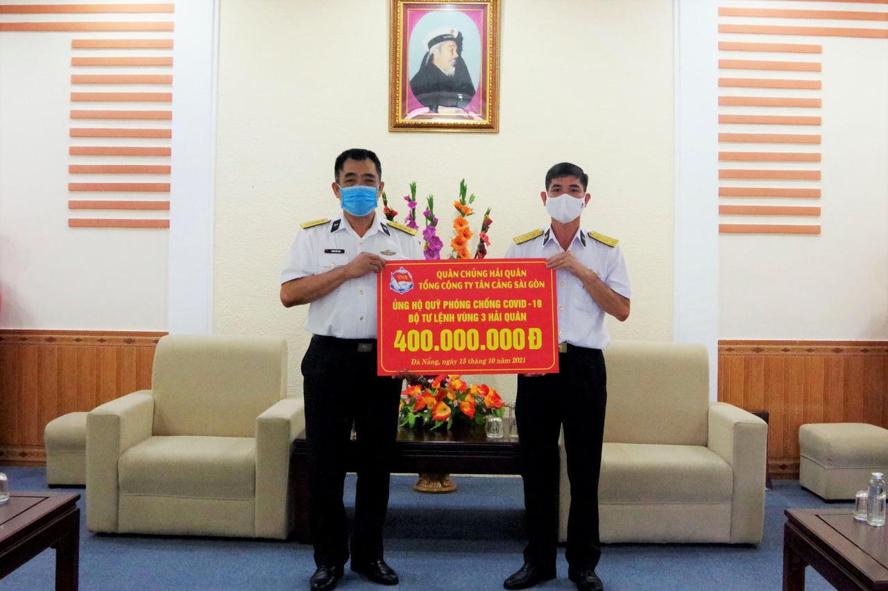 Tổng Công ty Tân cảng Sài Gòn trao 1,1 tỷ đồng phòng, chống dịch COVID-19 và Quỹ "Vì người nghèo" quận Bình Thạnh