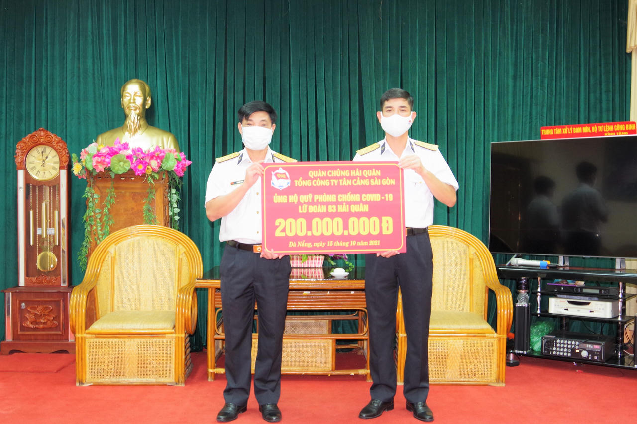 Tổng Công ty Tân cảng Sài Gòn trao 1,1 tỷ đồng phòng, chống dịch COVID-19 và Quỹ "Vì người nghèo" quận Bình Thạnh