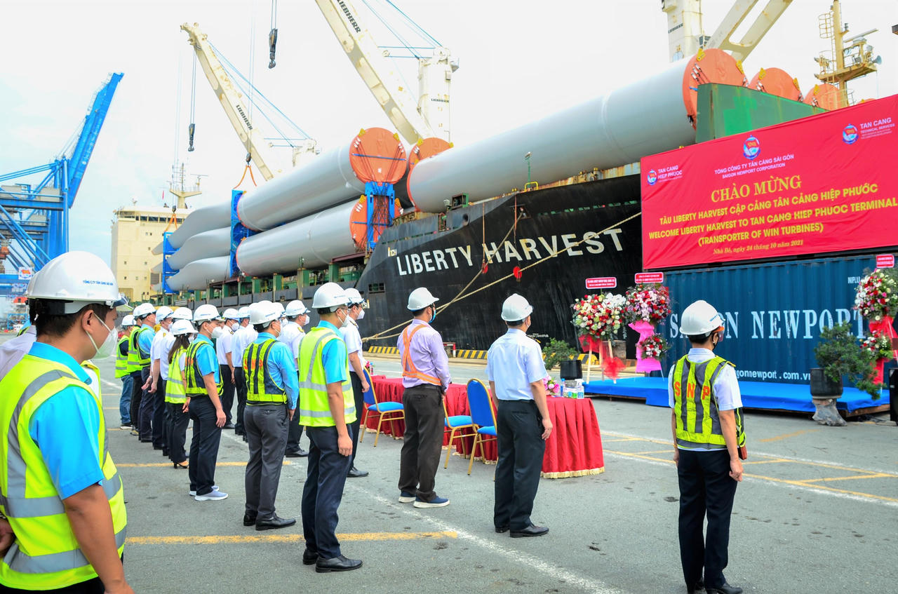 Cảng Tân Cảng - Hiệp Phước đón tàu điện gió, hướng cung cấp dịch vụ mới