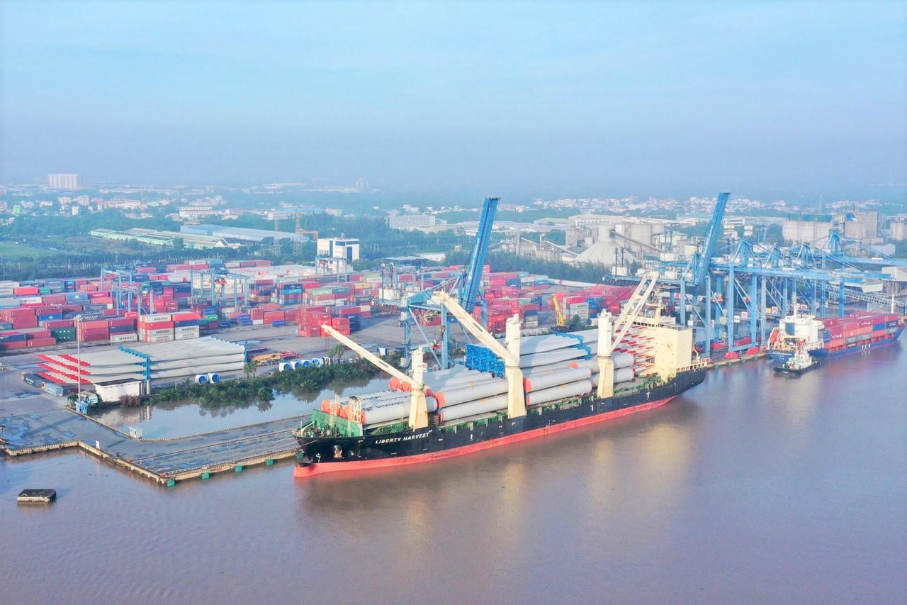 Cảng Tân Cảng - Hiệp Phước đón tàu điện gió, hướng cung cấp dịch vụ mới