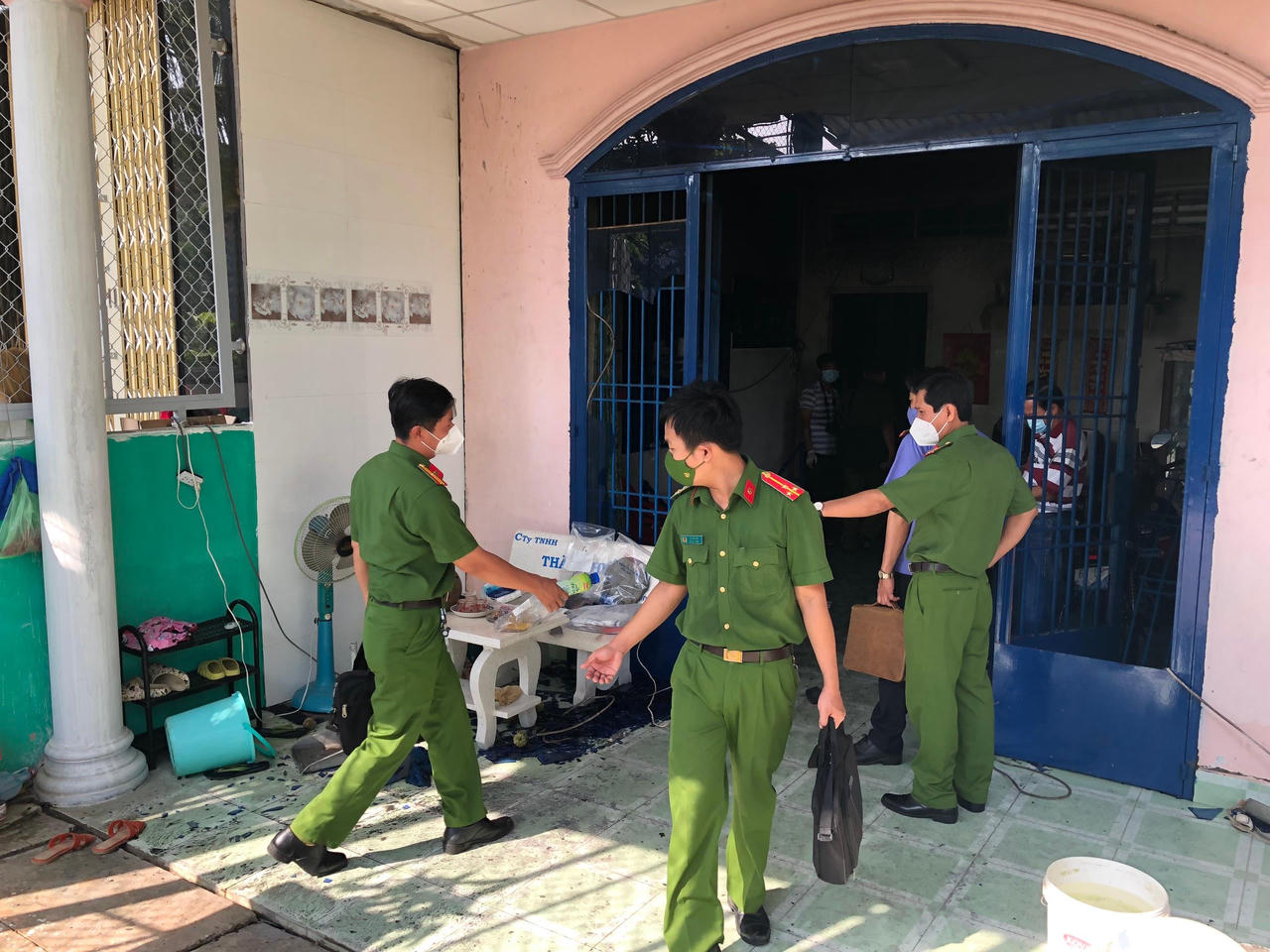 Lại thêm một vụ tưới xăng đốt vợ con do ghen tuông mù quáng!