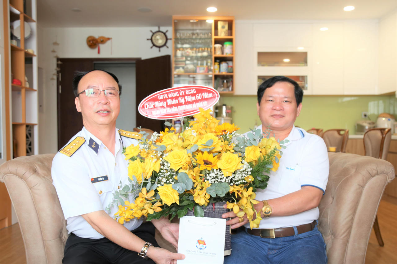 Thăm, chúc mừng các đồng chí nguyên là Chủ nhiệm UBKT Đảng ủy Quân cảng Sài Gòn qua các thời kỳ