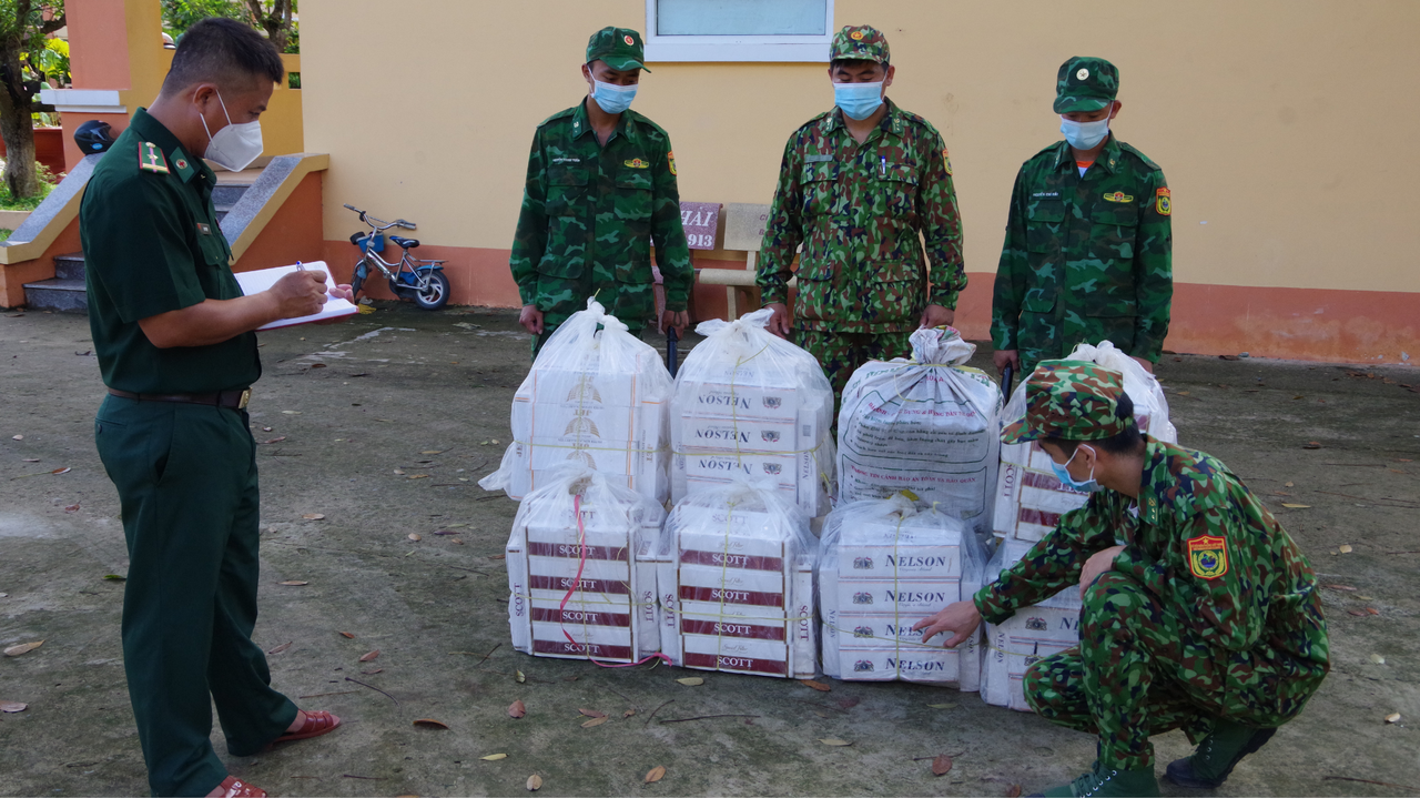 Biên phòng Đồng Tháp bắt giữ gần 4.500 bao thuốc lá ngoại nhập lậu