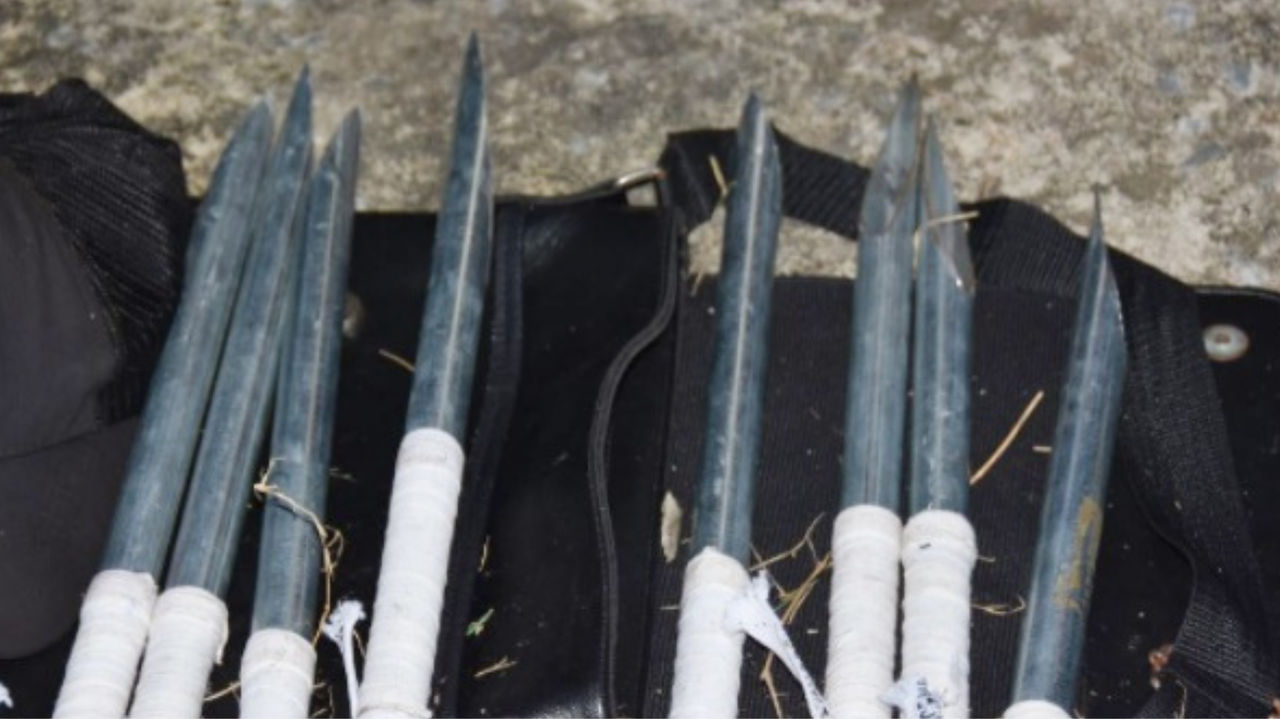 Chưa kịp đi đánh thuê, hai đối tượng bị bắt giữ vì phát hiện có hung khí