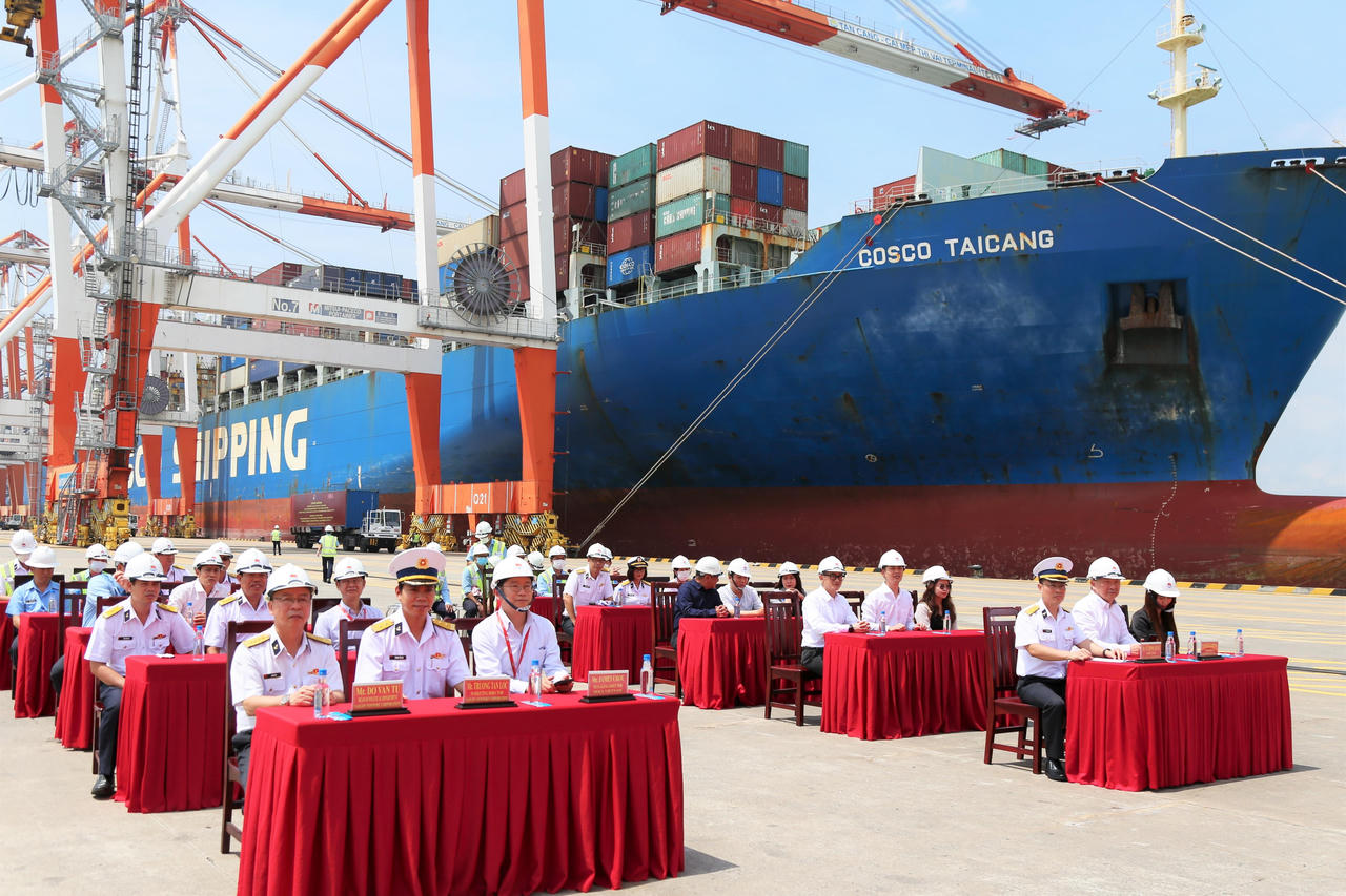  Tân Cảng - Cái Mép Thị Vải đón tuyến dịch vụ AAC của hãng tàu COSCO/OOCL cập cảng