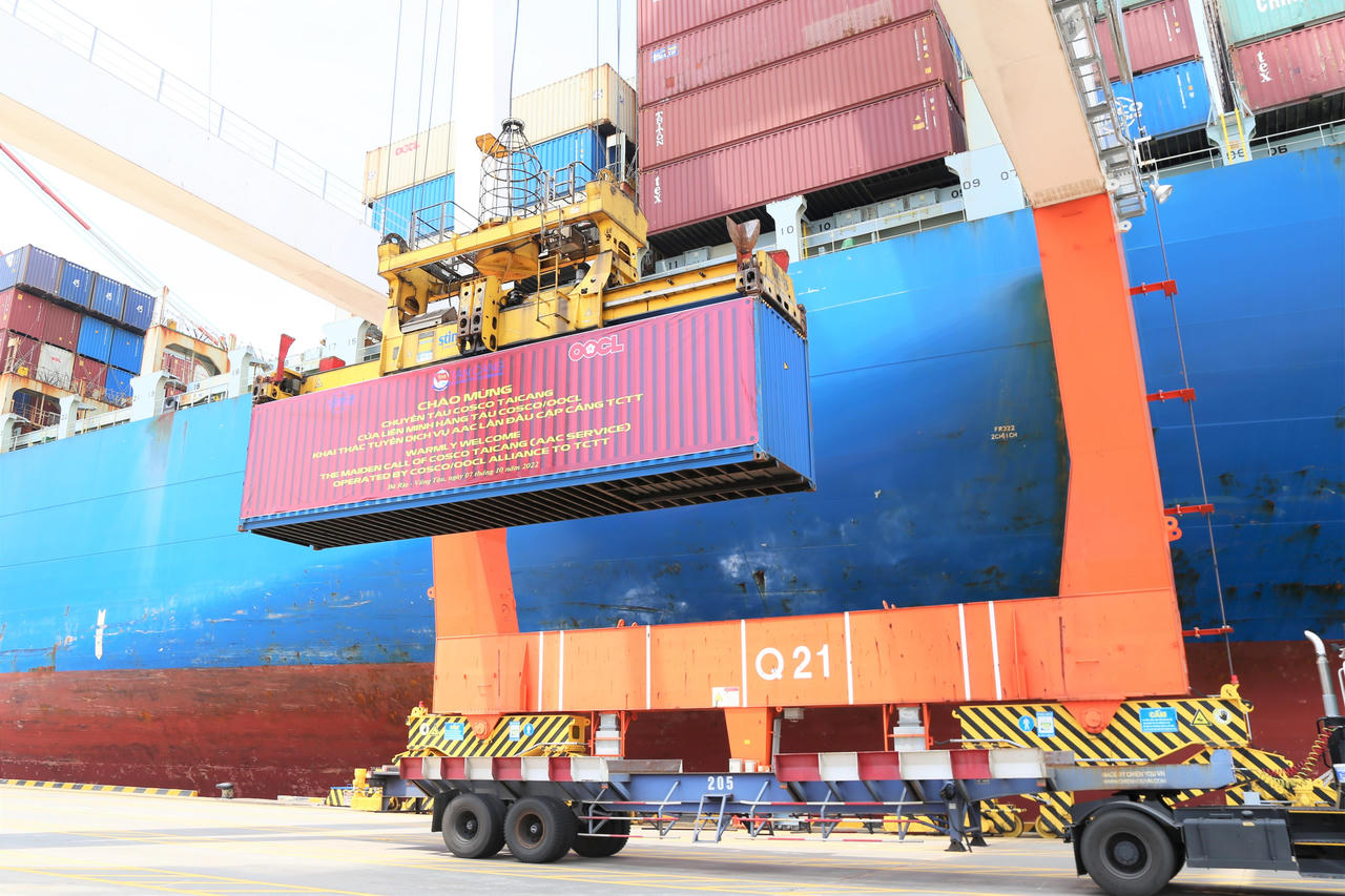  Tân Cảng - Cái Mép Thị Vải đón tuyến dịch vụ AAC của hãng tàu COSCO/OOCL cập cảng
