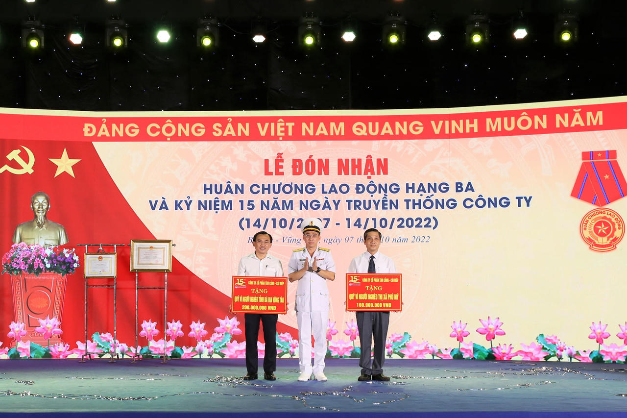 Công ty cổ phần Tân Cảng Cái Mép đón nhận Huân chương Lao động hạng Ba