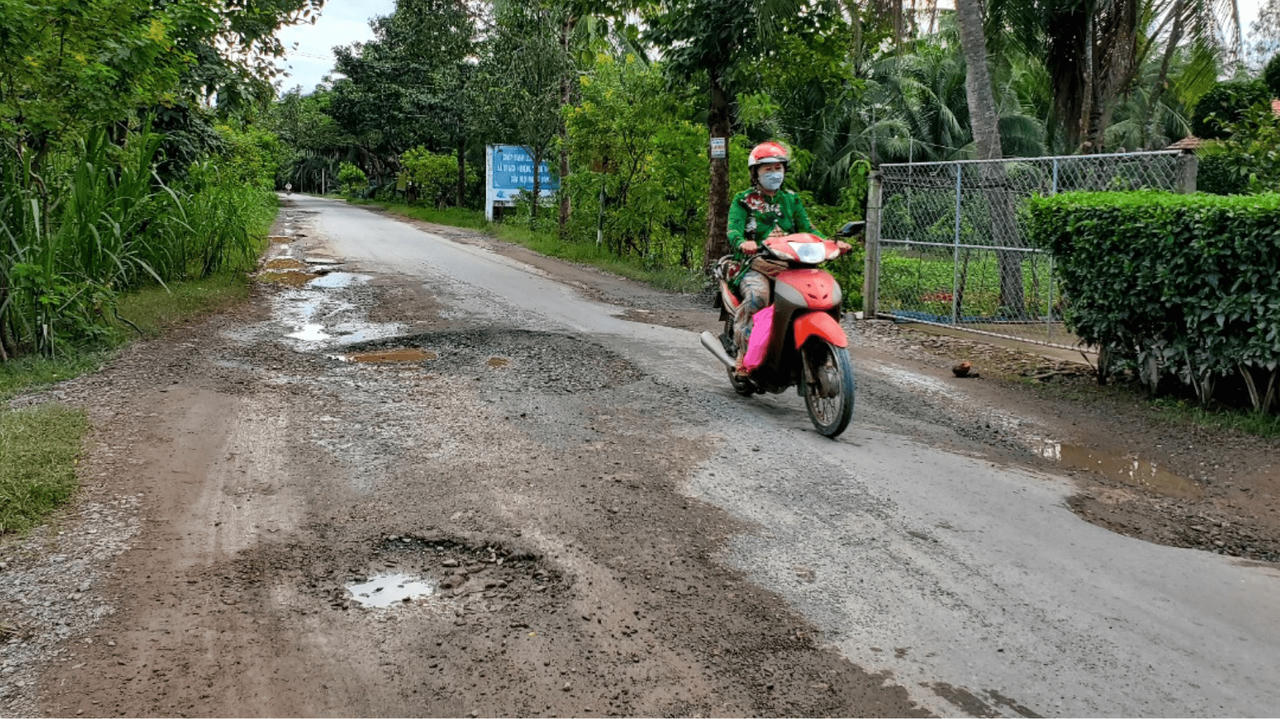 Nơm nớp đi trên những tuyến đường nông thôn mới ở Bến Tre