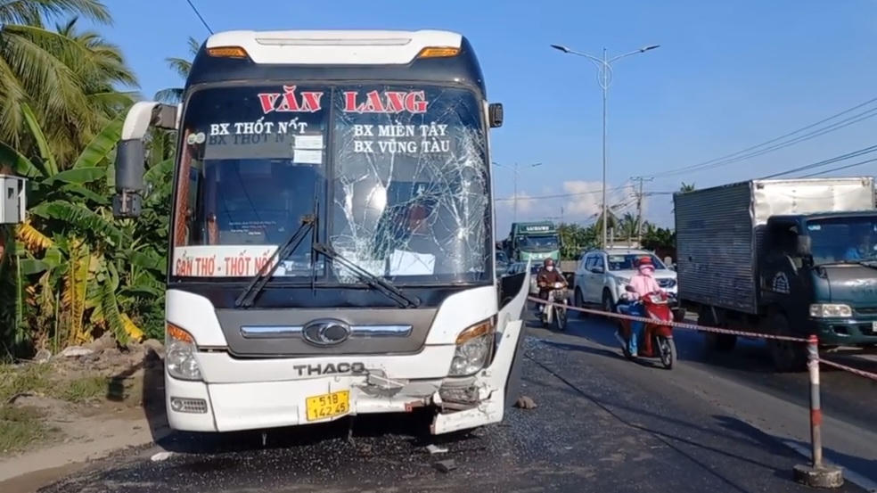 3 xe khách tông liên hoàn trên Quốc lộ 1 làm nhiều hành khách hoảng vía