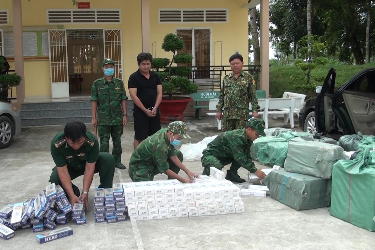BĐBP Long An bắt giữ đối tượng vận chuyển 12.000 gói thuốc lá điếu nhập lậu