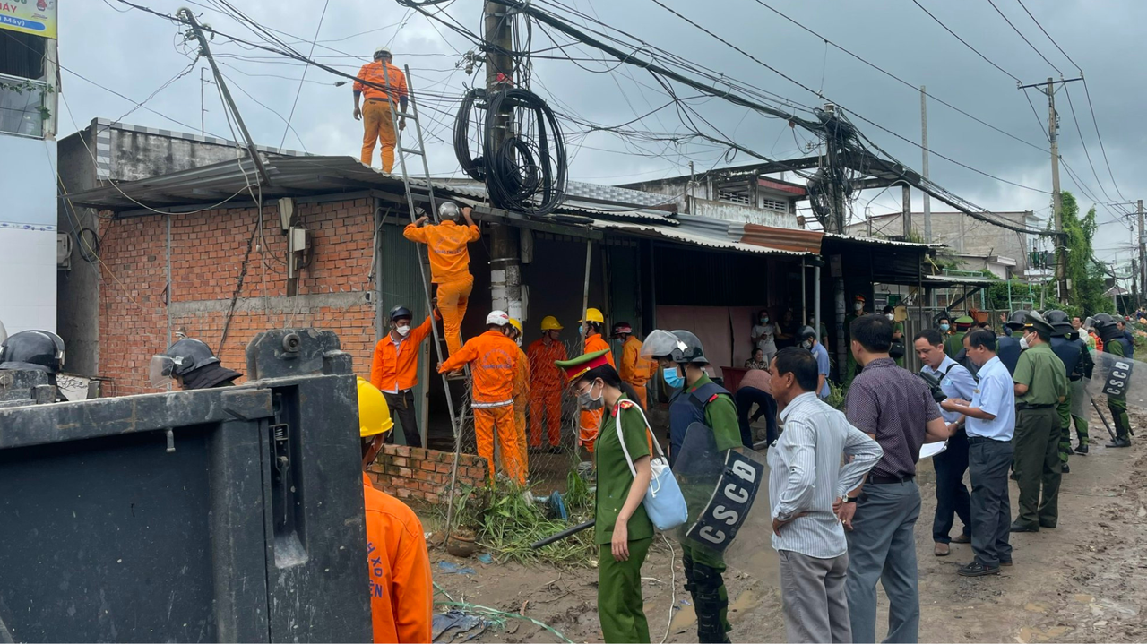 Vận động thành công hộ dân giao mặt bằng thi công cầu Mỹ Đức Tây