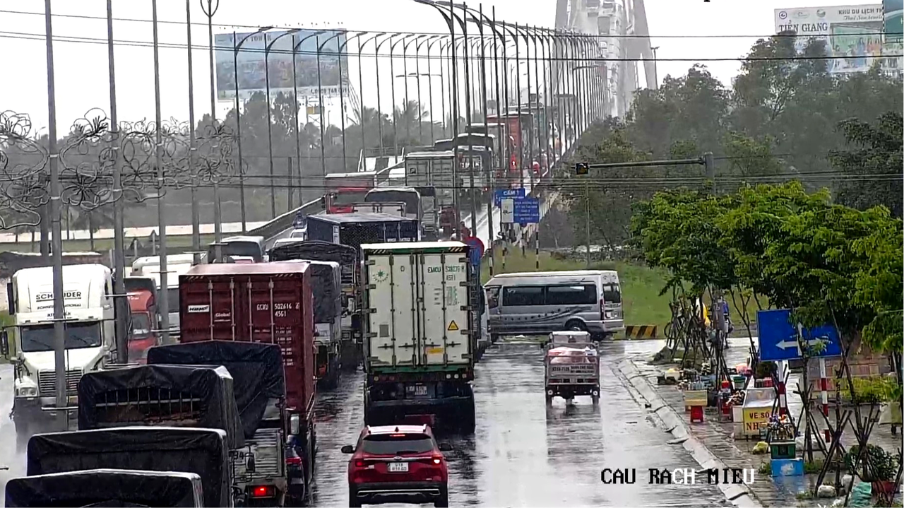 'Gỡ khó', đẩy nhanh giải phóng mặt bằng dự án cầu Rạch Miễu 2