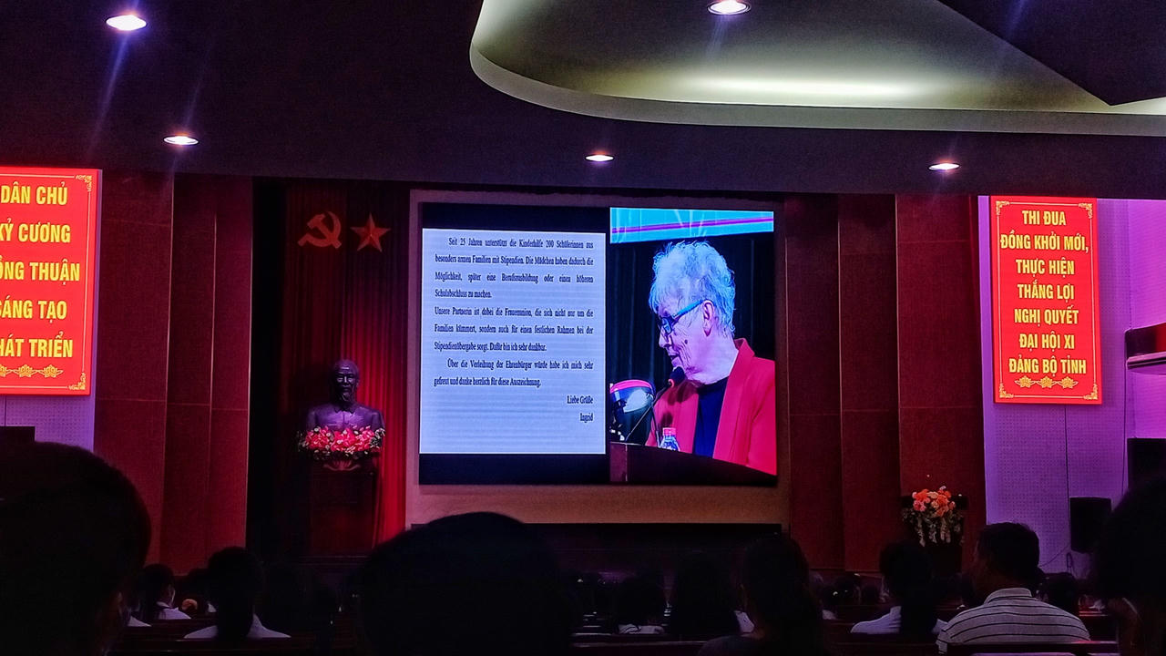 Trao tặng danh hiệu 'Công dân Đồng Khởi danh dự' và 200 suất học bổng Nguyễn Thị Định
