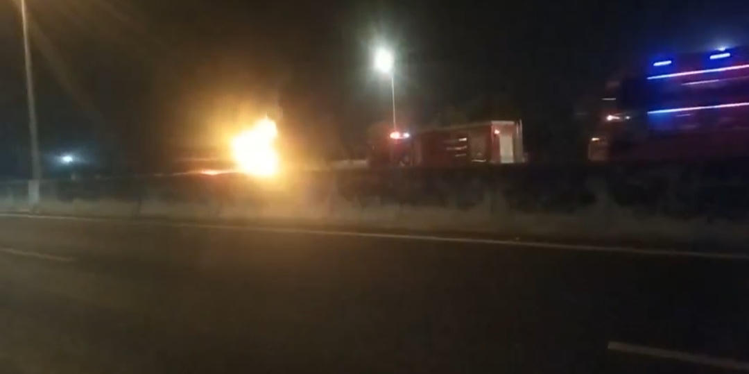 Xe tải bốc cháy trên cao tốc TP Hồ Chí Minh - Trung Lương