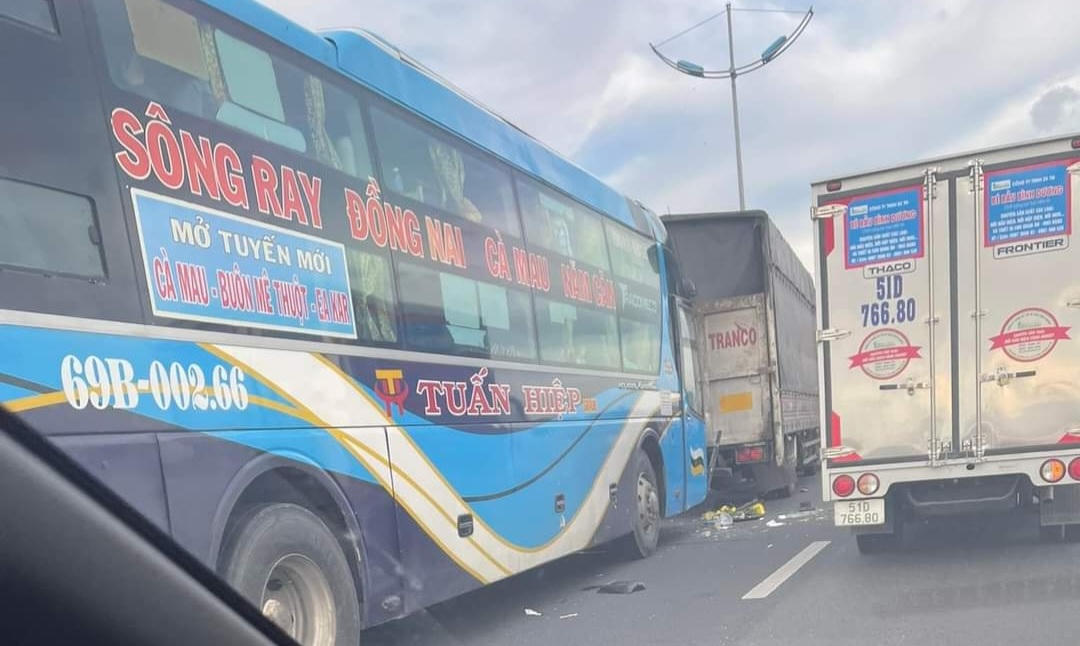 Va chạm liên hoàn trên cao tốc TP Hồ Chí Minh - Trung Lương làm giao thông ùn tắc trên 4km