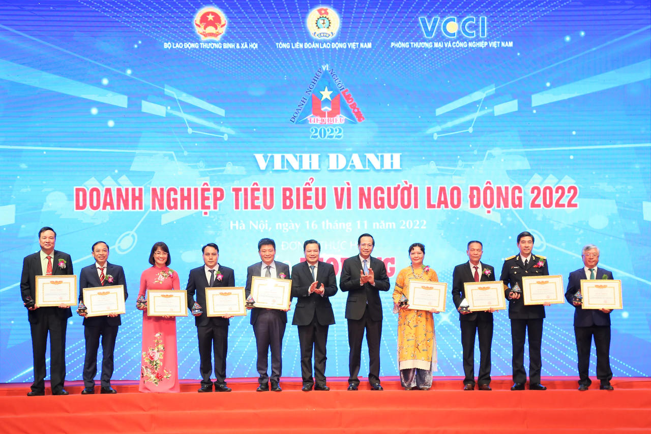 Tổng Công ty Tân Cảng Sài Gòn lần thứ tư đón nhận giải thưởng “Doanh nghiệp tiêu biểu vì người lao động”