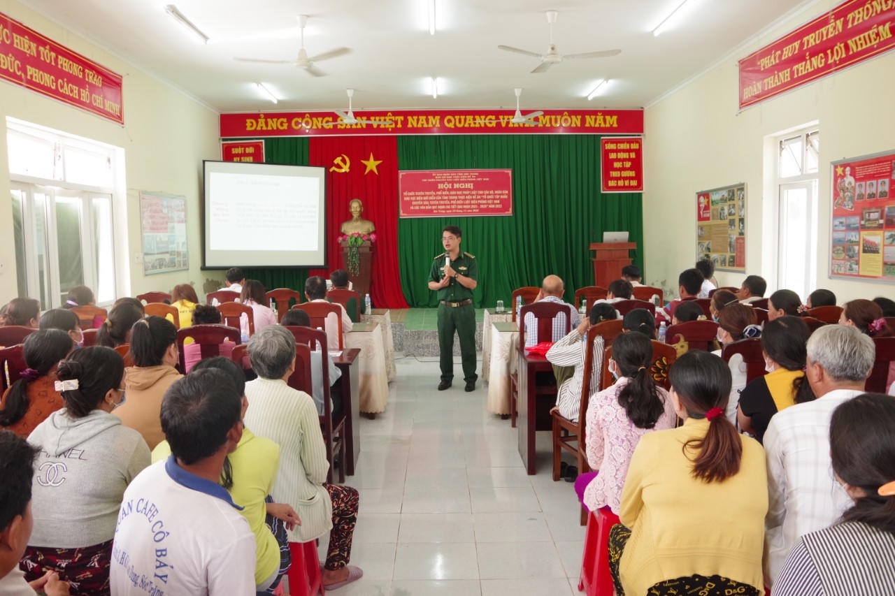 BĐBP Sóc Trăng tuyên truyền pháp luật cho cán bộ, Nhân dân khu vực biên giới biển