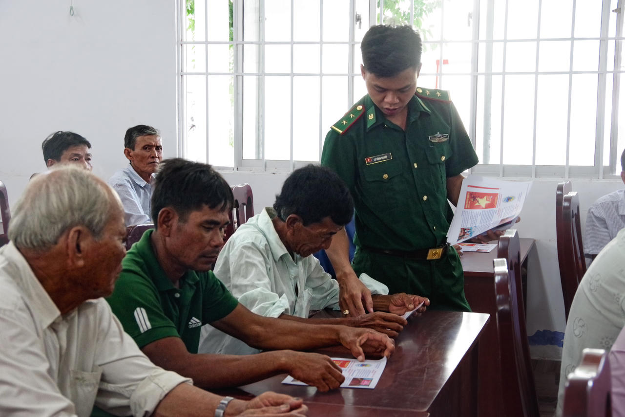 BĐBP Sóc Trăng tuyên truyền pháp luật cho cán bộ, Nhân dân khu vực biên giới biển