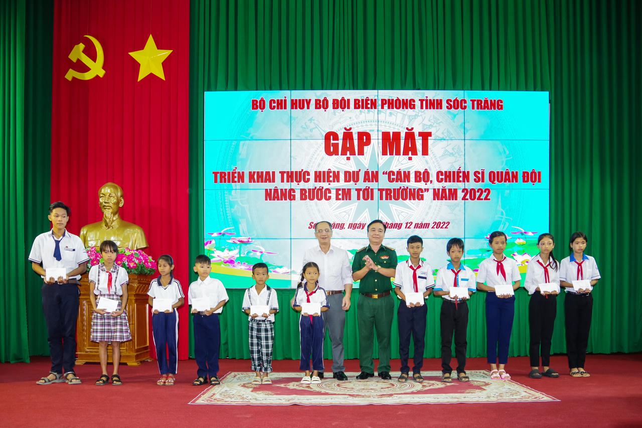 Biên phòng tỉnh Sóc Trăng triển khai Dự án 'Cán bộ, chiến sĩ Quân đội nâng bước em tới trường'