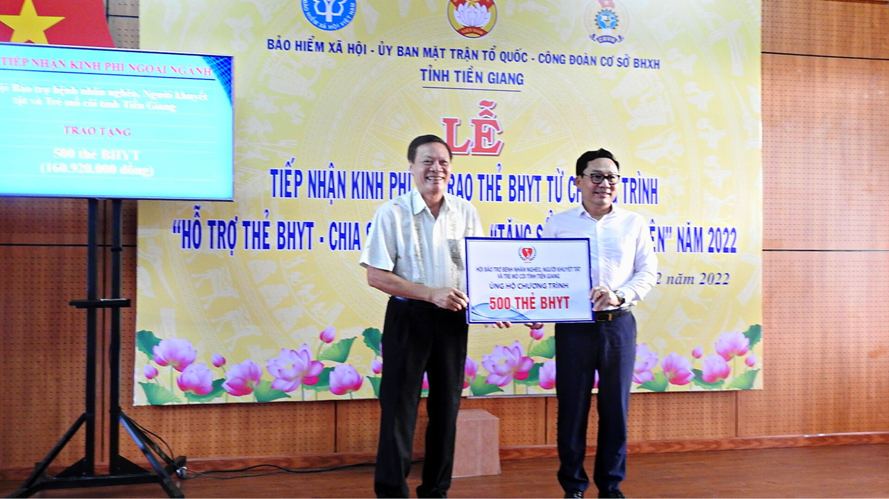 BHXH Tiền Giang vận động hơn 1,3 tỷ đồng hỗ trợ 6.873 thẻ BHYT cho người dân khó khăn