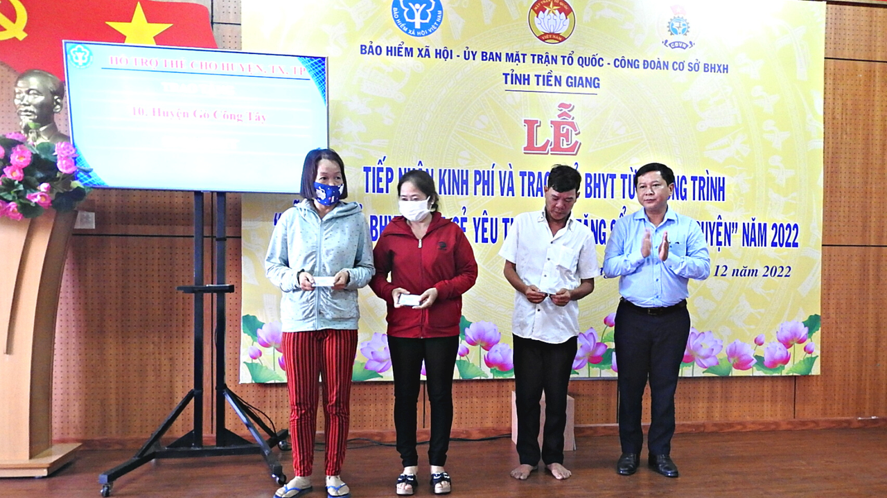 BHXH Tiền Giang vận động hơn 1,3 tỷ đồng hỗ trợ 6.873 thẻ BHYT cho người dân khó khăn