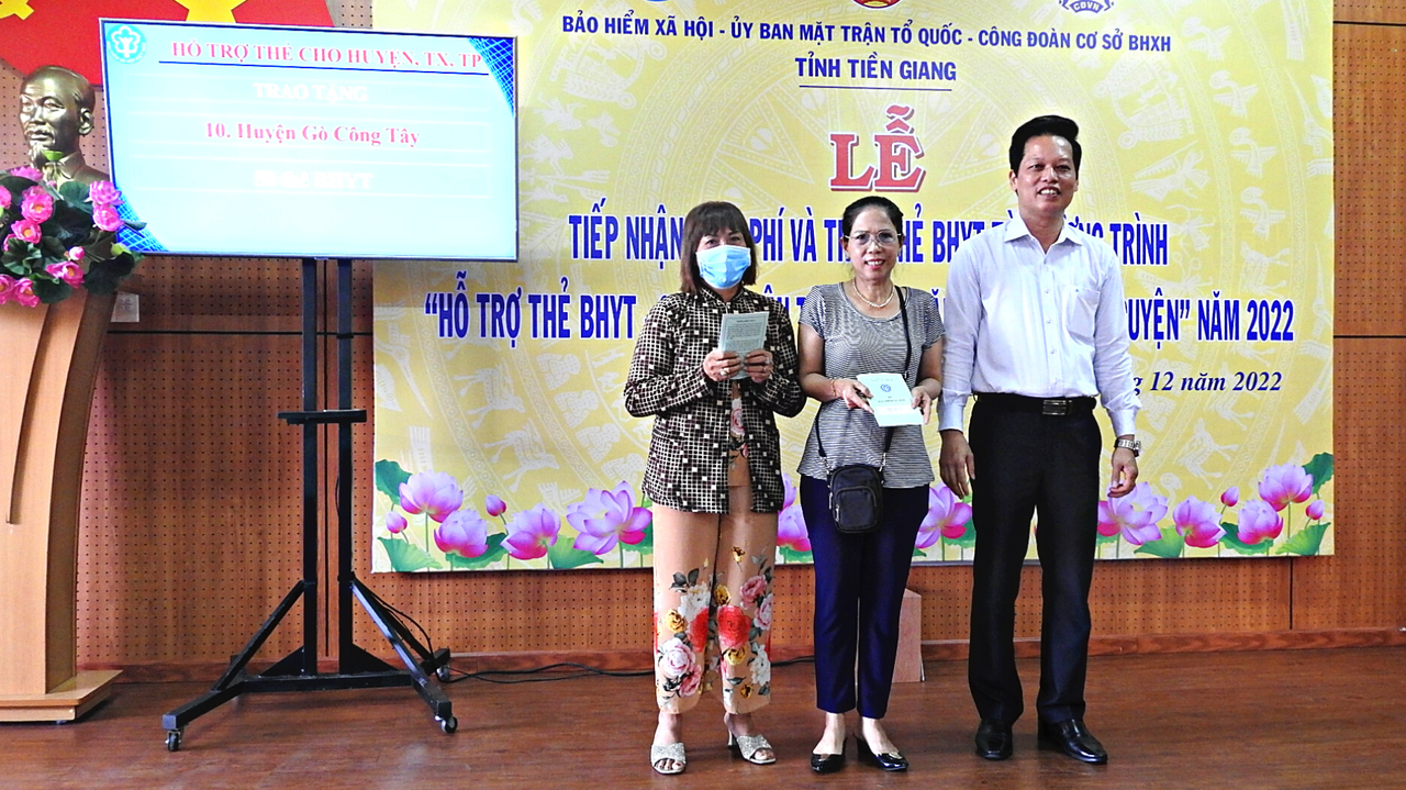 BHXH Tiền Giang vận động hơn 1,3 tỷ đồng hỗ trợ 6.873 thẻ BHYT cho người dân khó khăn