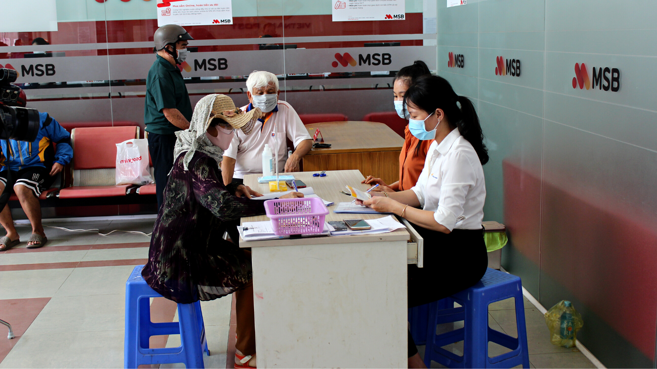 BHXH tỉnh Tiền Giang chi trả lương hưu, trợ cấp BHXH tháng 1 và tháng 2/2023 trong cùng một kỳ Tết Nguyên đán