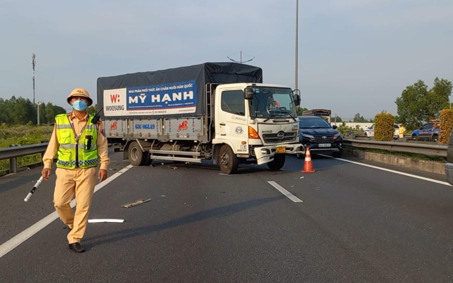 2 vụ tai nạn liên tiếp, cao tốc TP HCM - Trung Lương ùn tắc hơn 8 km