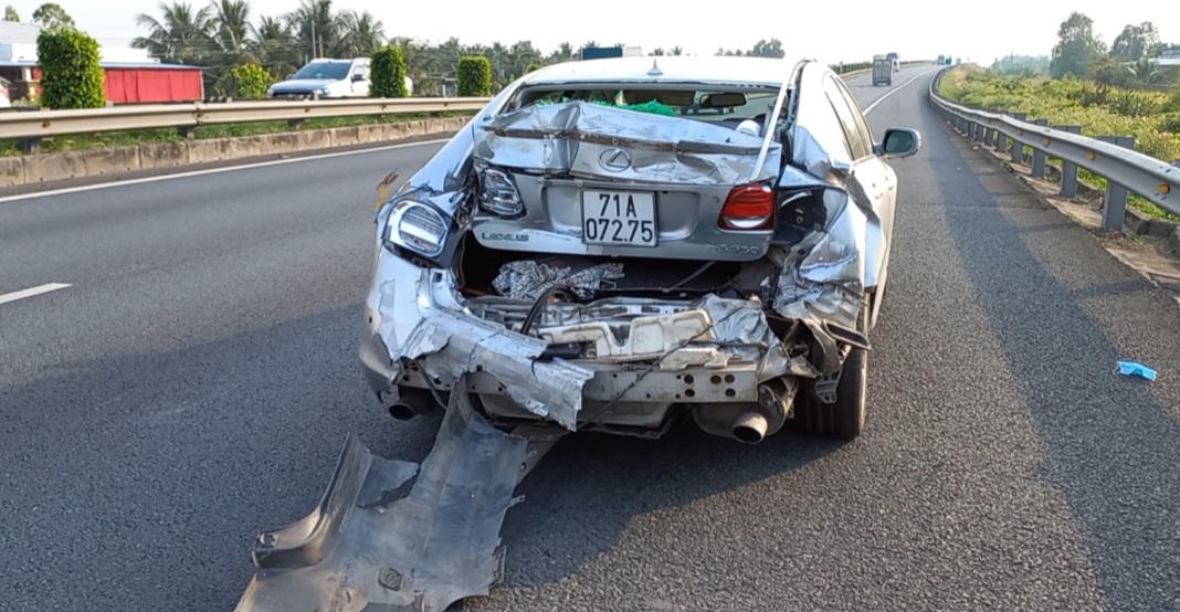 2 vụ tai nạn liên tiếp, cao tốc TP HCM - Trung Lương ùn tắc hơn 8 km