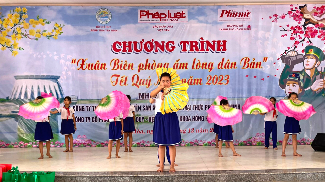 Ấm áp 'Xuân Biên phòng, ấm lòng dân bản' Tết Qúy Mão 2023 tại Tây Ninh