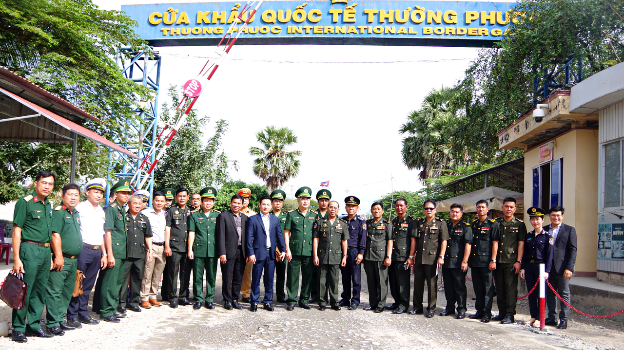 Bộ Tư lệnh Cảnh vệ Quân đội hoàng gia Campuchia chúc Tết Bộ đội Biên phòng tỉnh Đồng Tháp