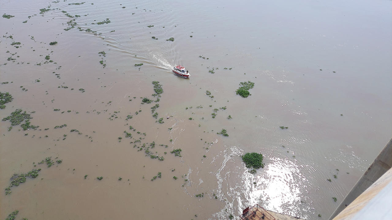 Mùng 1 Tết nam thanh niên bỏ lại xe máy nhảy cầu xuống sông Tiền tự tử