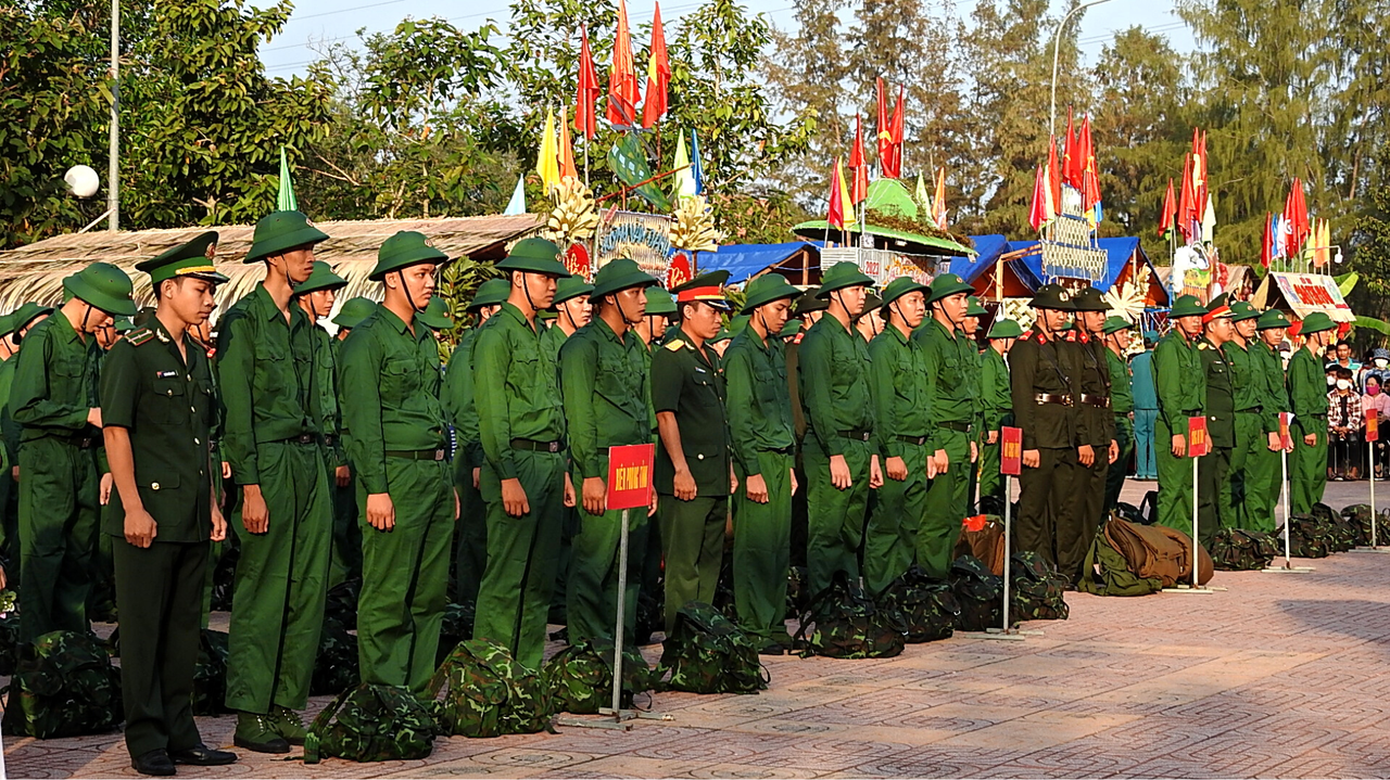 Thanh niên từ miền núi phía Bắc đến vùng biển phía Nam nô nức nhập ngũ