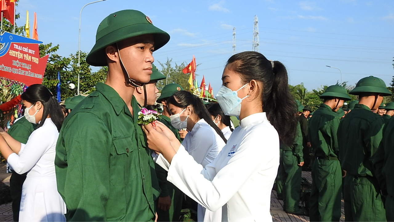 Thanh niên từ miền núi phía Bắc đến vùng biển phía Nam nô nức nhập ngũ