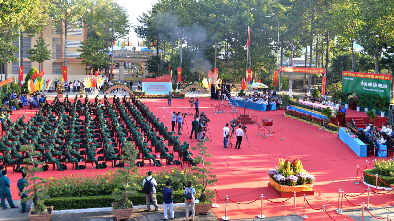 Thanh niên từ miền núi phía Bắc đến vùng biển phía Nam nô nức nhập ngũ