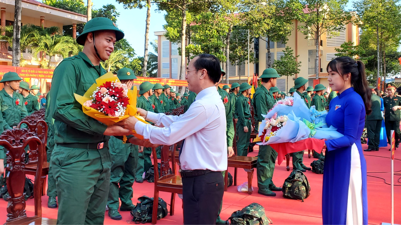 Thanh niên từ miền núi phía Bắc đến vùng biển phía Nam nô nức nhập ngũ