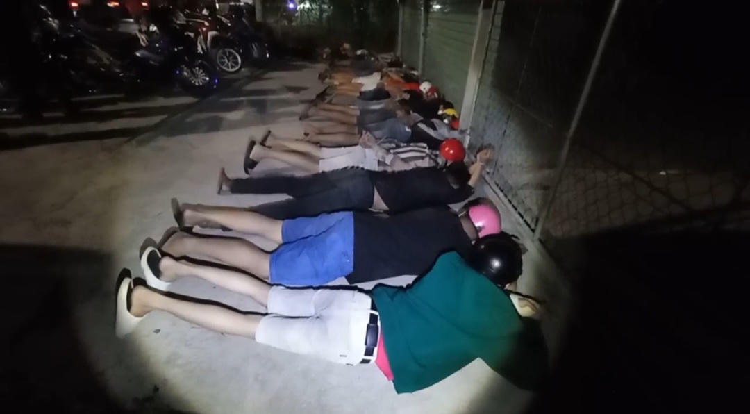 Bí mật vây bắt hàng chục đối tượng đua xe trái phép lúc nửa đêm, gồm cả nữ nghi mang thai